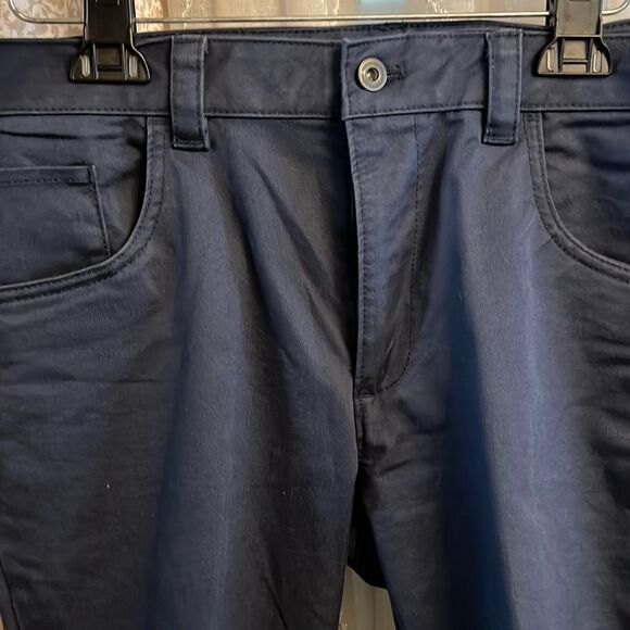 Van Heusen flex pants color navy size 32/30 - Picture 3 of 4